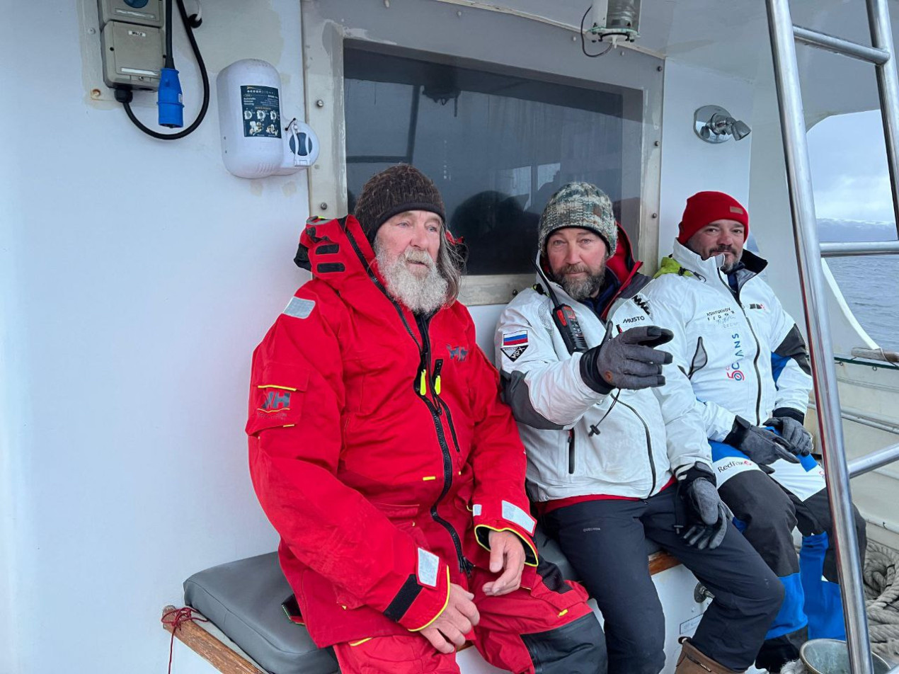 Fedor Konyukhov with members of the expedition staff on an escort yacht. Photo: Oskar Konyukhov