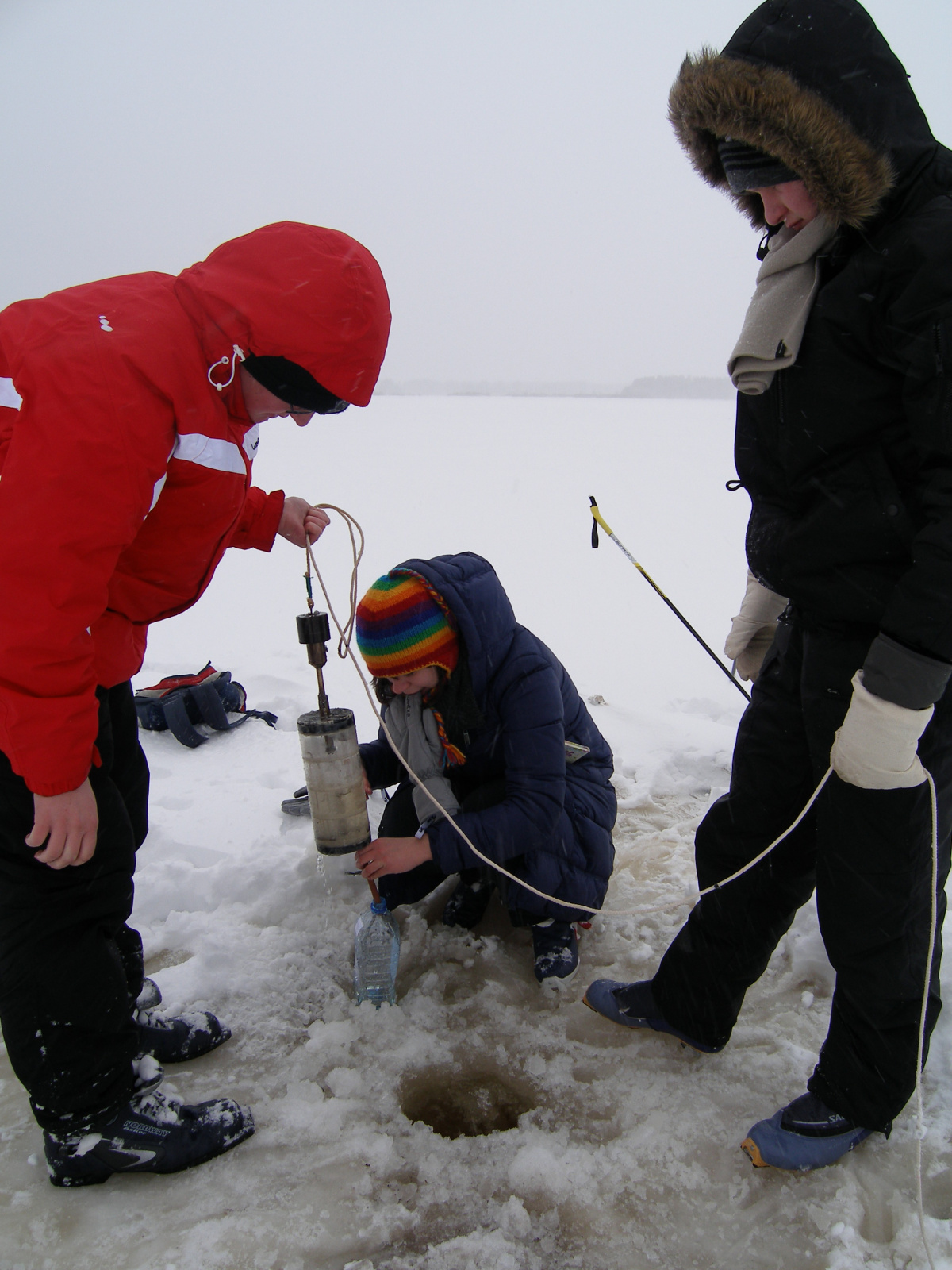 Изучение озёр зимой - непростое занятие. Валдай. Фото: Наталья Фролова.