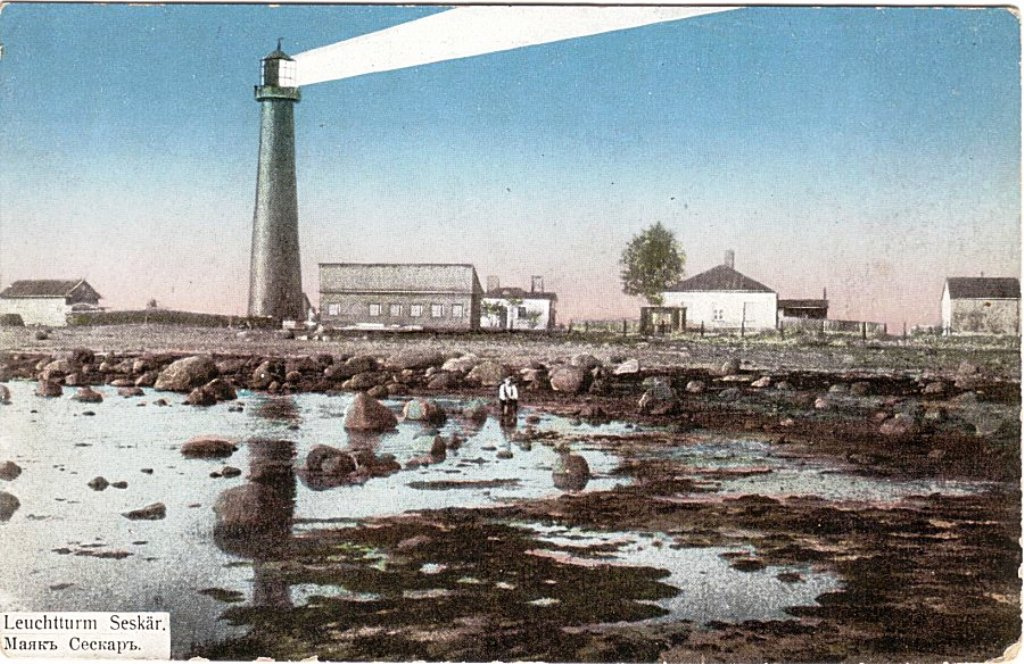 Старинная открытка с маяком острова Сескар. Фото предоставлено участниками экспедиции