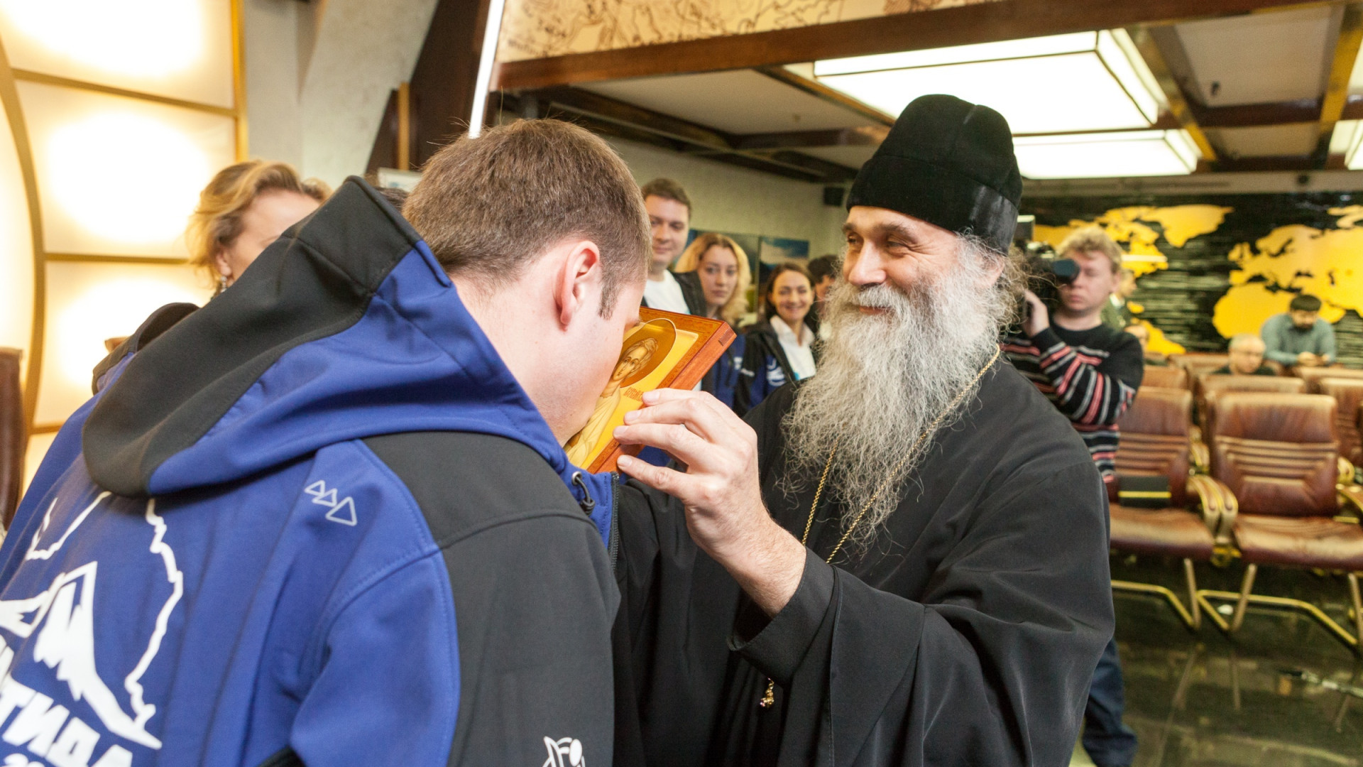 Bishop of Naryan-Mar and Mezensky blesses travelers