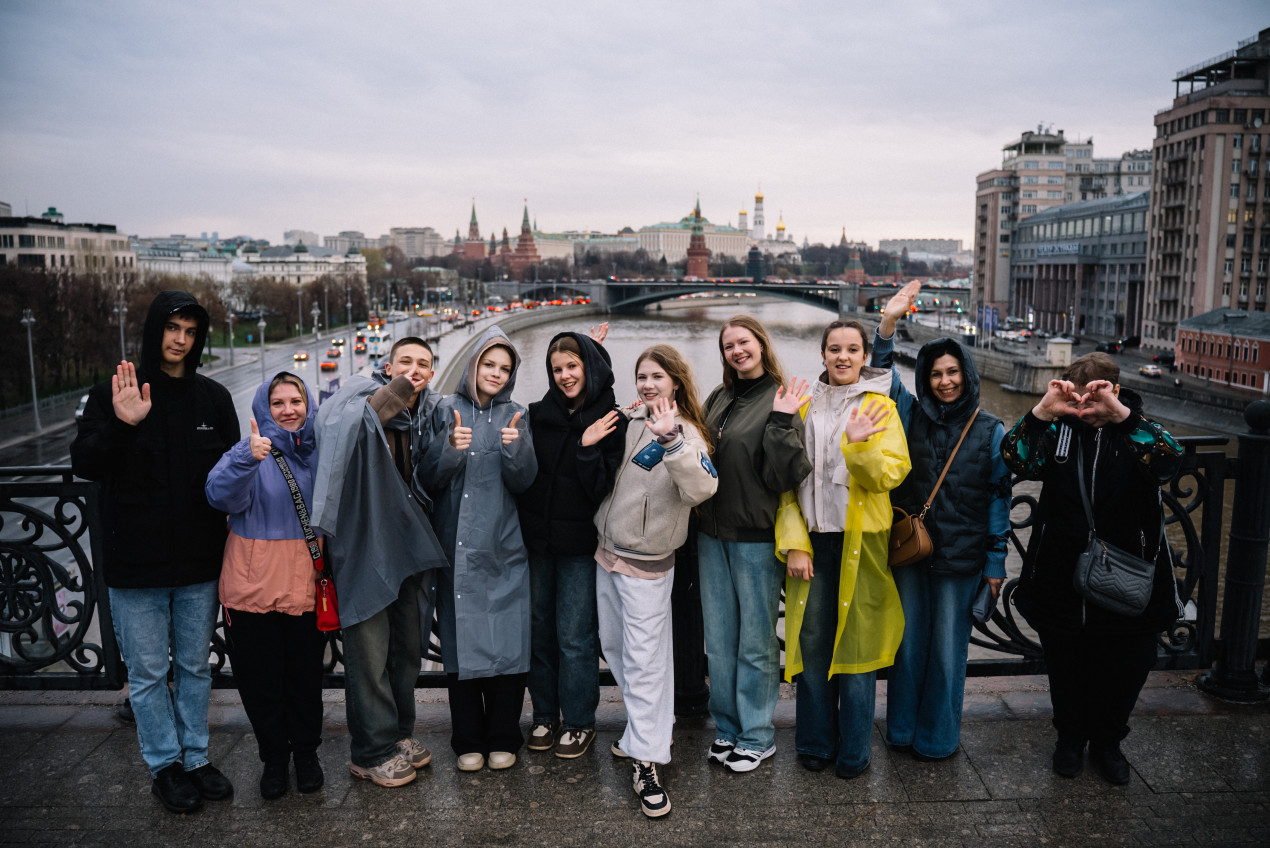 Финалисты конкурса на экскурсии по Москве. Фото: Алеся Стариченко / пресс-служба РГО