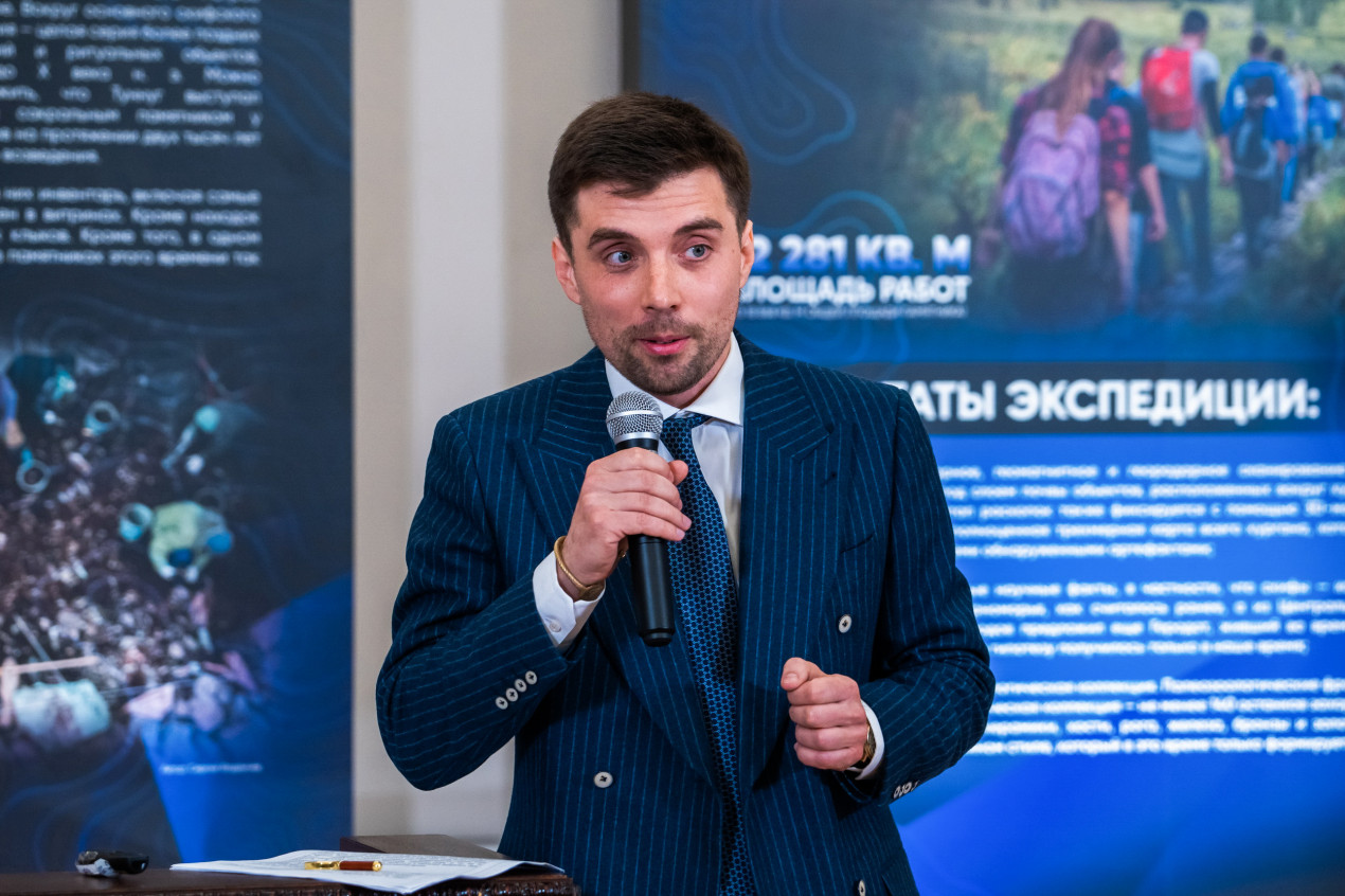 Руководитель просветительского проекта «100 достоверных фактов о Новороссии» Илья Гуров подчеркнул, что уже собрано более 25 тыс. материалов. Фото: Владимир Нескоромный / пресс-служба РГО
