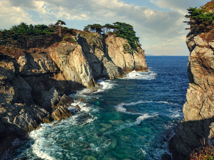 Опасные рифы мыса Гамова. Фото: Игорь Жабский, участник фотоконкурса «Самая красивая страна» 