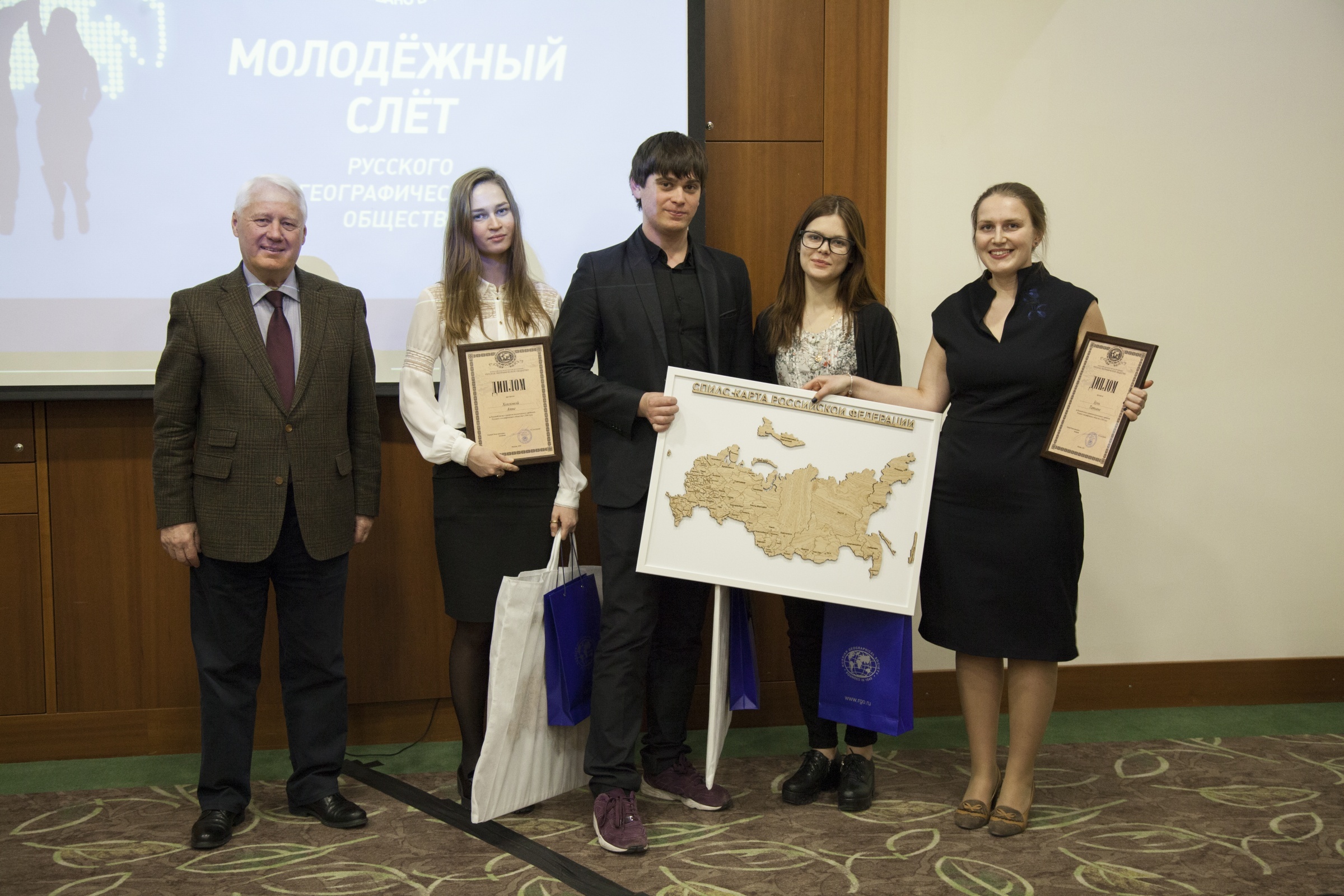 Награждение лучших волонтёров РГО. Фото: Николай Разуваев