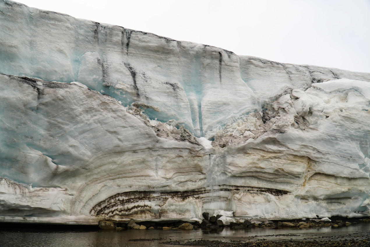 Большая часть территории острова Земля Александры покрыта двумя ледниковыми куполами: Кропоткина и Лунный. Фото: Дарья Зарецкая 