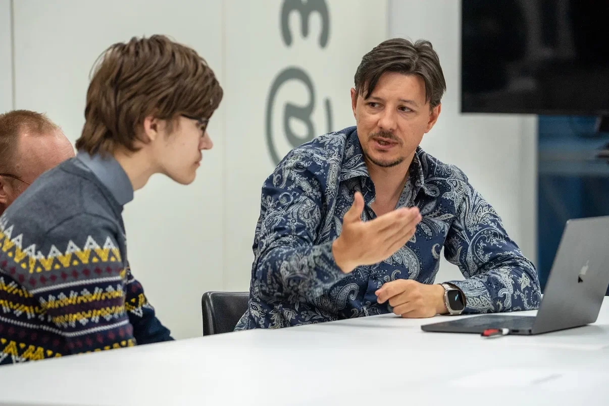 The master class is being conducted by Sergei Semenov. Photo: RGS press service