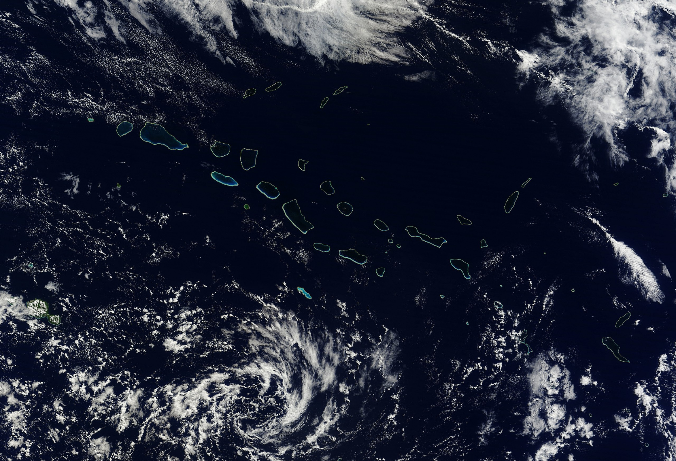 Острова Туамоту, вид из космоса. Снимок со спутника 