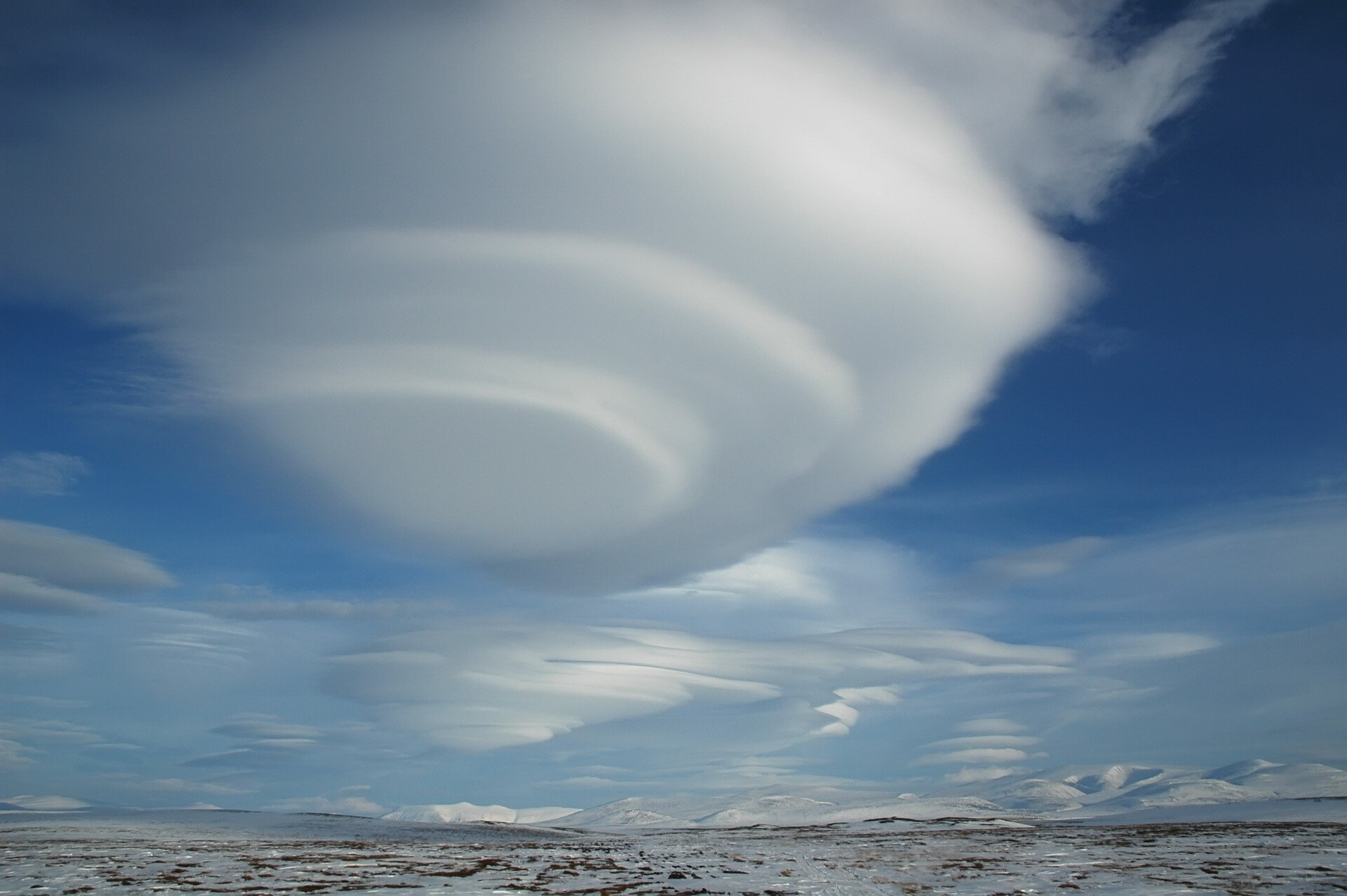 Лентикулярные облака. Фото: Надежда Кожевникова, участник конкурса РГО 