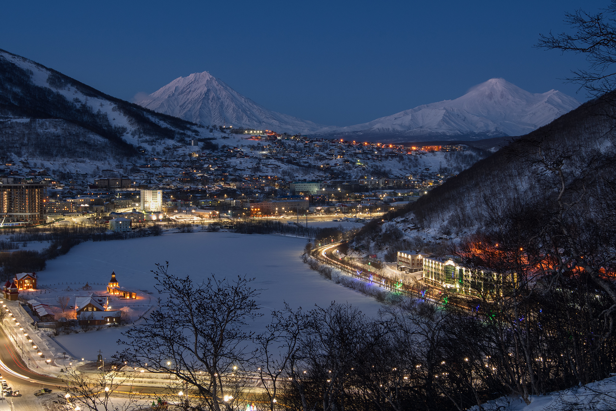 Петропавловск камчатский озеро. Култучное озеро в Петропавловске-Камчатском. Култучное озеро Камчатка. Петропавловск-Камчатский озёра. Камчатка город Петропавловск Камчатский.