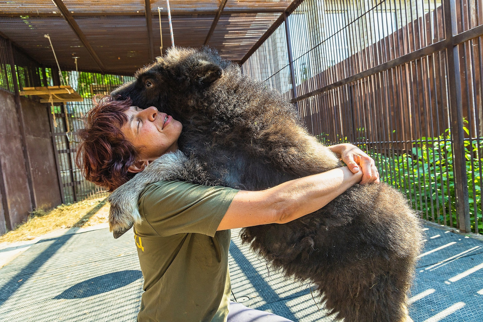 Люди заменили Алане маму. Фото: Олег Чипура / парк «Роев ручей»