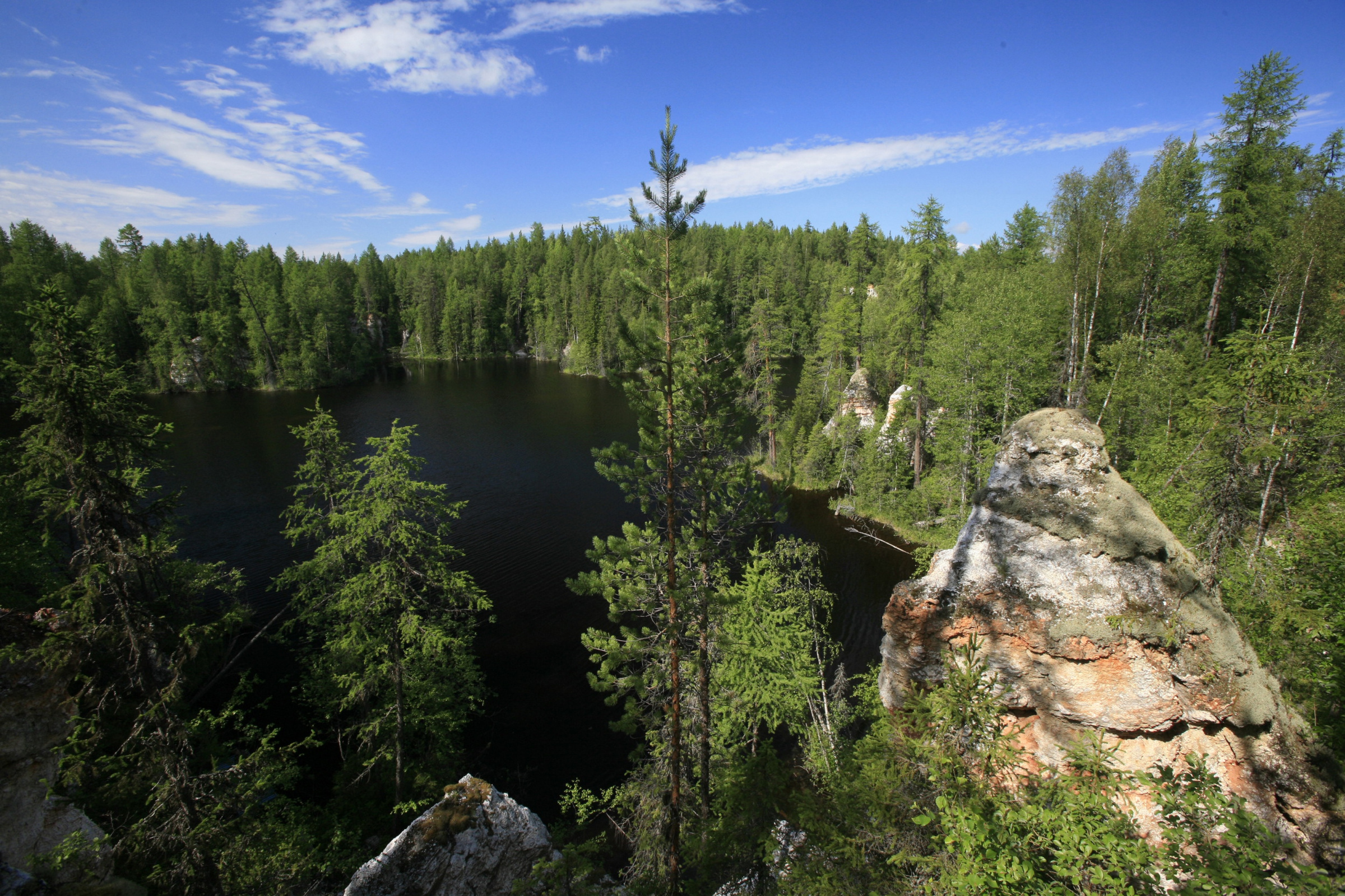 Карстовое озеро Ераськино. Фото: Владимир Горбатовский