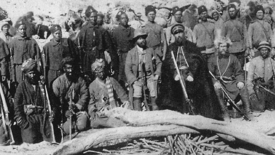 Встреча русской и английской экспедиций на Памире. Фото: Цифровая библиотека Польши (https://polona.pl)