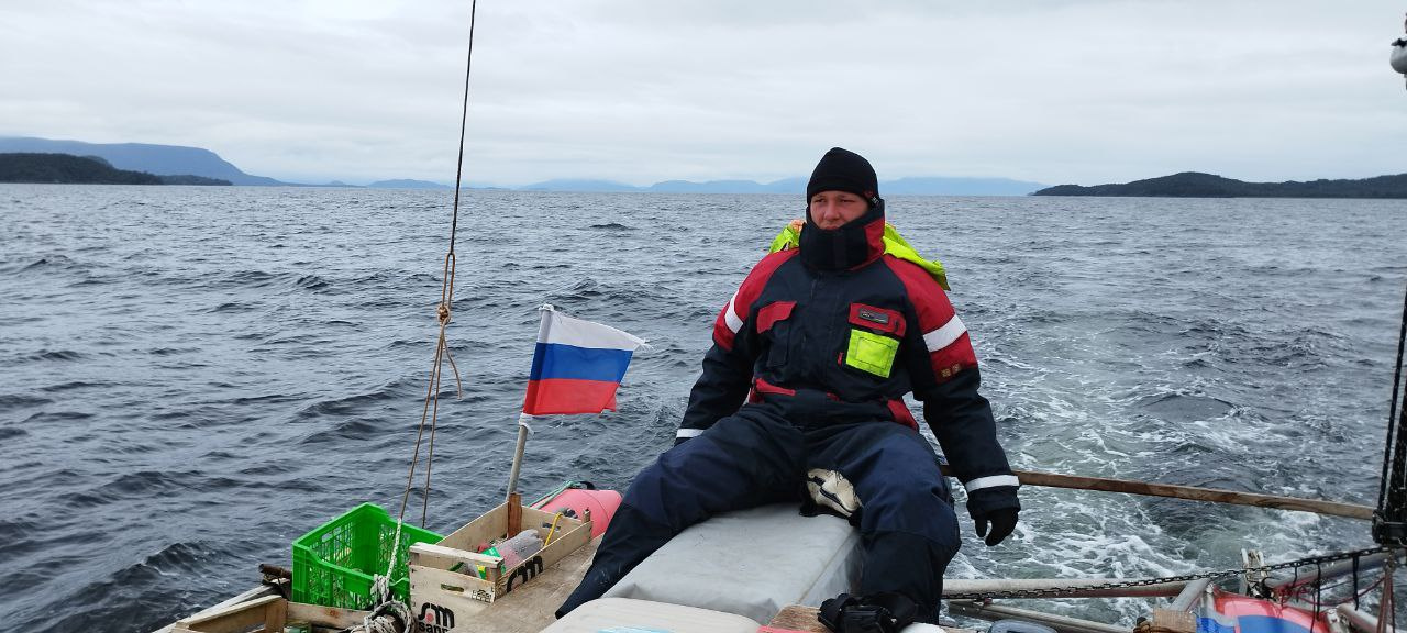 Вахту несёт Егор Музилеев. Фото участников экспедиции.