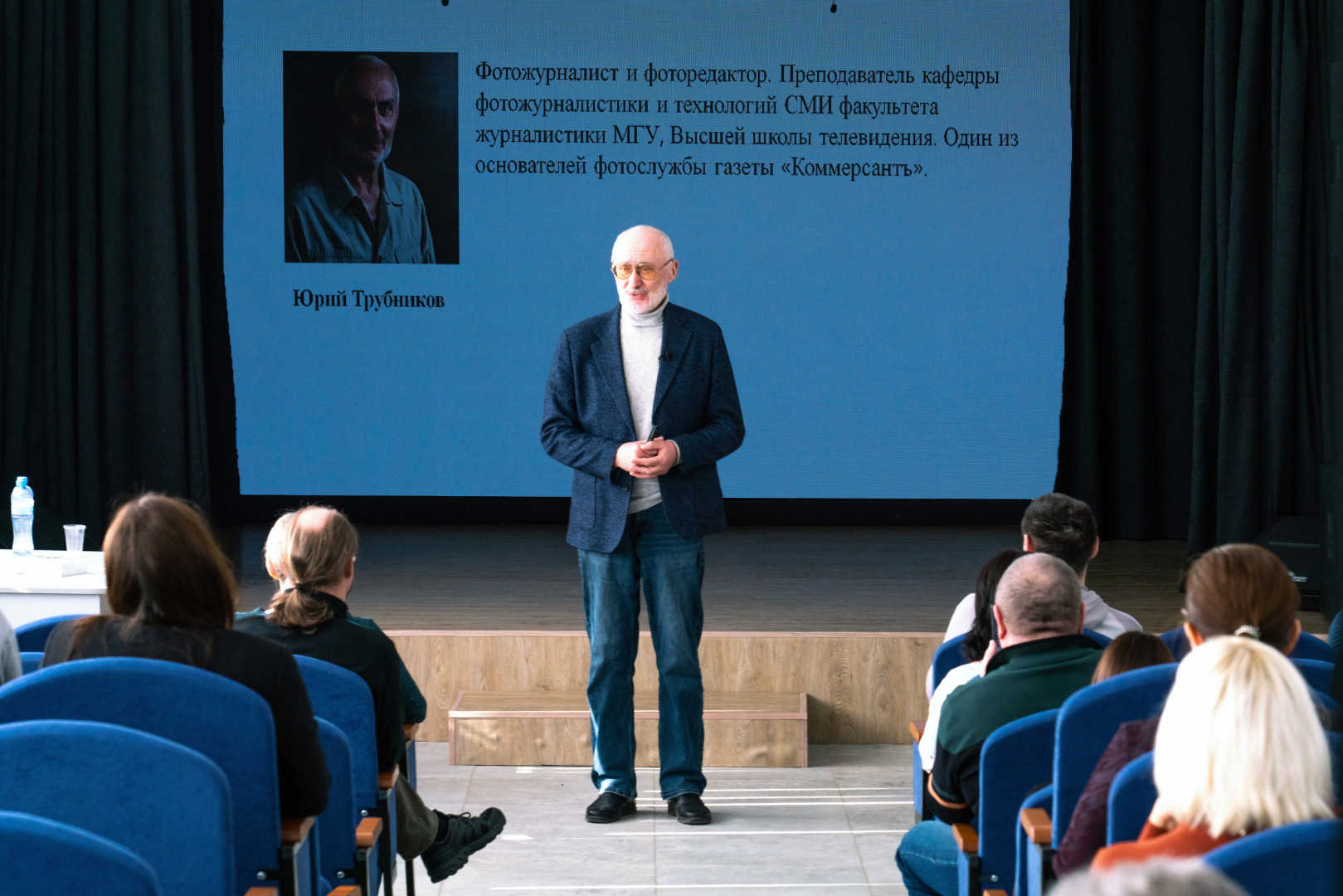 Юрий Трубников провел мастер-класс на тему «Документальная (жанровая) фотография в современном мире». Фото: Владимир Нескоромный / Пресс-служба РГО