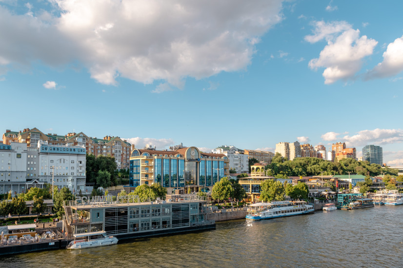 Набережная Ростова-на-Дону с воды. Фото: туроператор «ВодоходЪ»