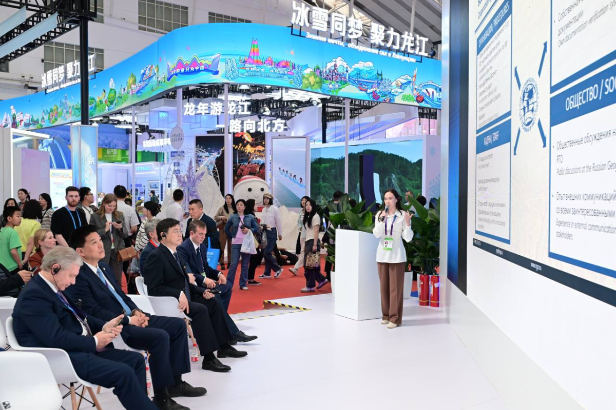 Guests of the exhibition. Photo: press service of the Department of Foreign Economic and International Relations of the City of Moscow