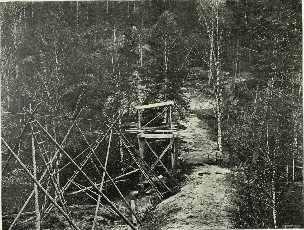 С водоснабжением возникли сложности, пришлось строить временные деревянные баки. Фото: wikipedia.org