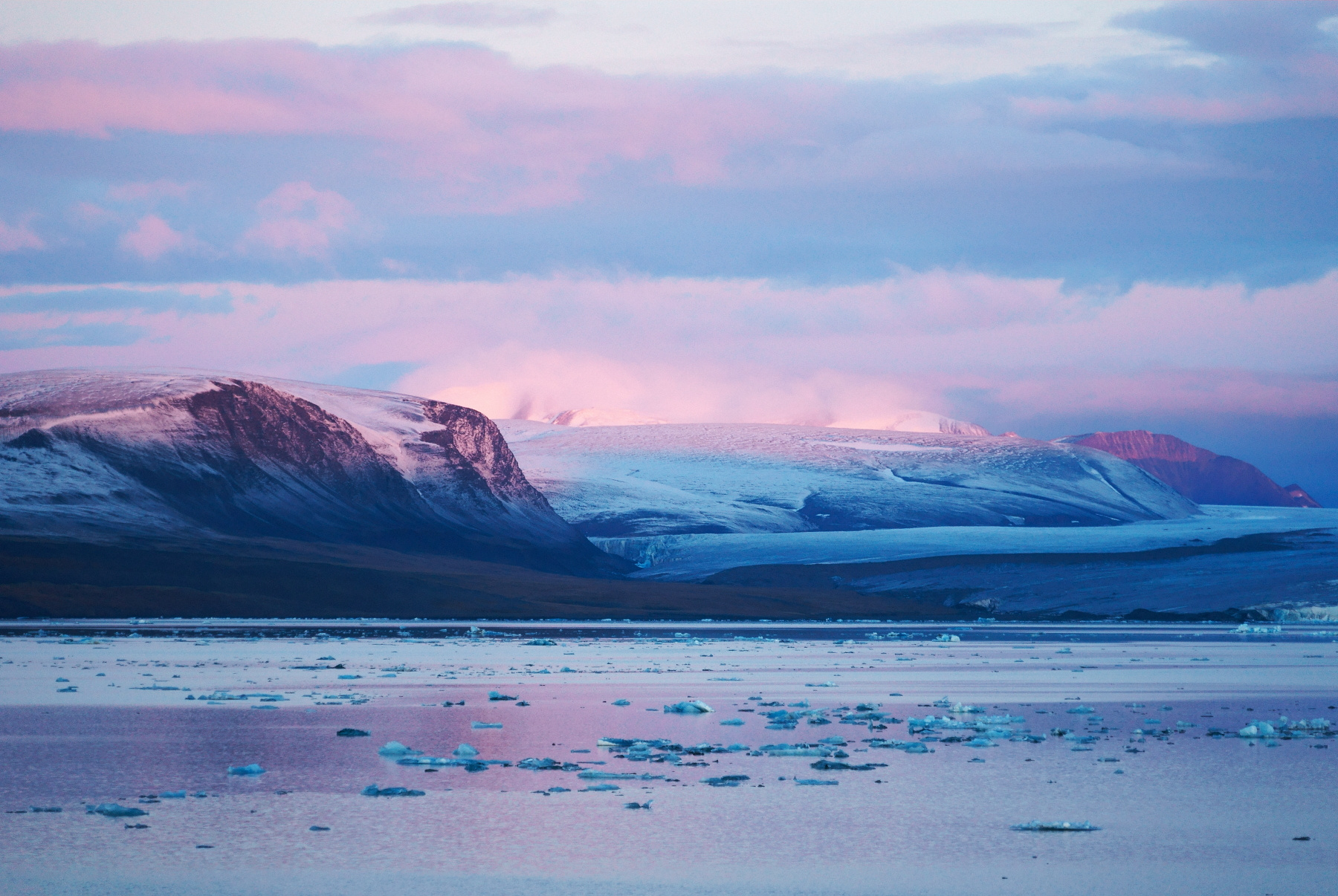 Во время дрейфа полярники постоянно собирали научные данные об Арктике. Фото: Владимир Онопко 