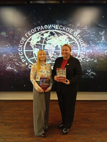 Инициатор проекта «Советские специалисты в Харбине 1951–1960 гг.» Алина Стеблянская (справа). Фото предоставлено Алиной Стеблянской