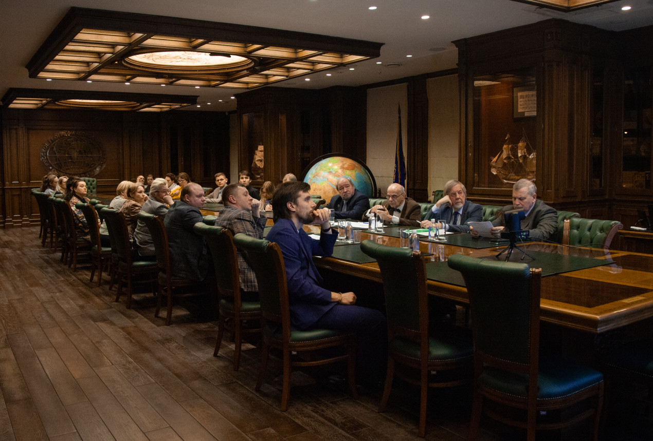 Участники круглого стола. Фото: пресс-служба РГО