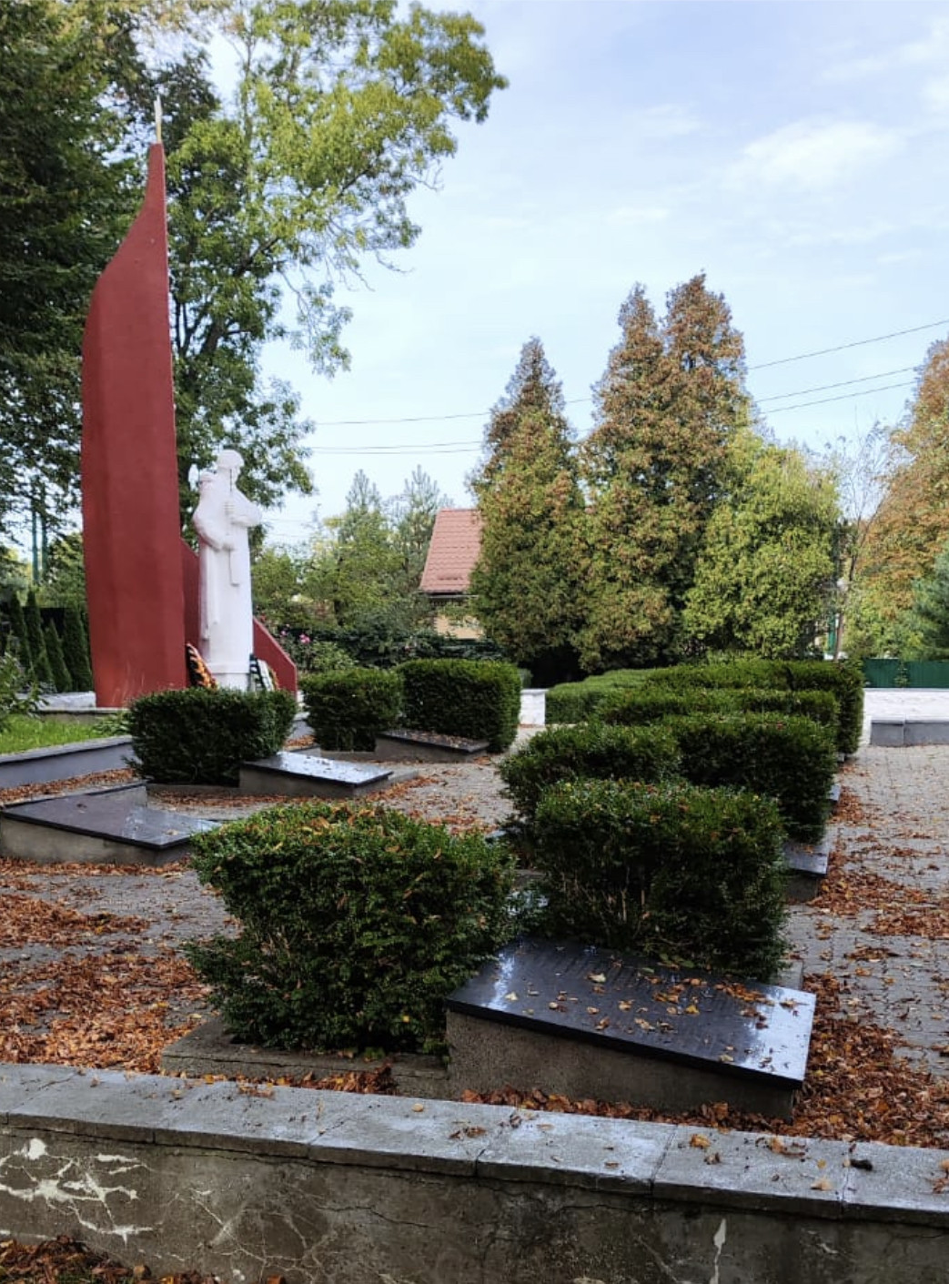 Воинский мемориальный комплекс в Приморске,  куда были перенесены останки бойцов из братской могилы. Фото: Андрей Иванов