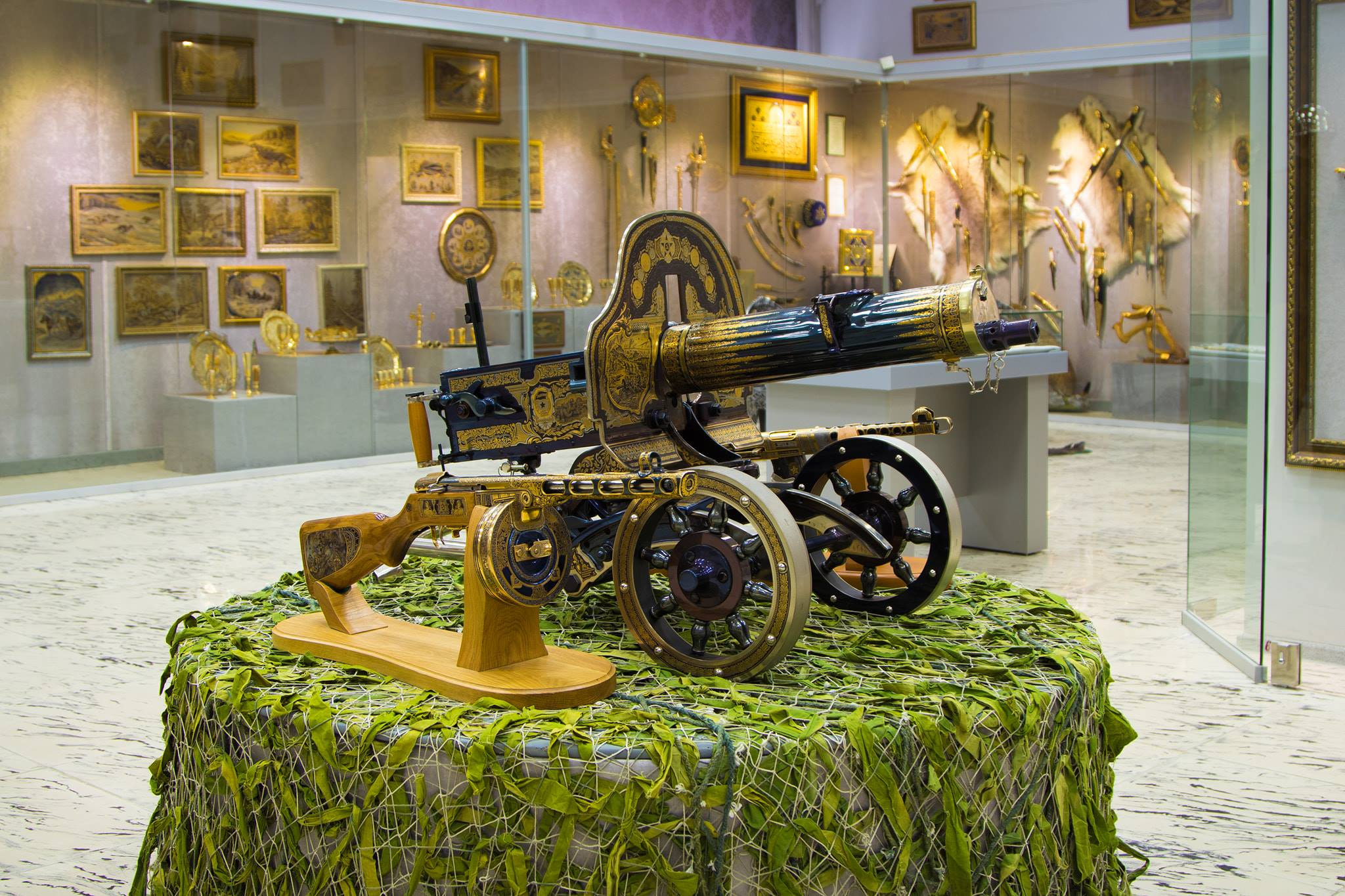 В музее при фабрике выставлены наиболее выдающиеся образцы златоустовских мастеров. Фото: facebook.com/profile.php?id=100004902187740