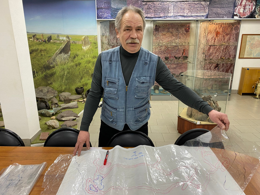 Alexander Zaika will continue to research the found images. Photo: Krasnoyarsk Regional Branch of the Russian Geographical Society/Vladimir Chernikov
