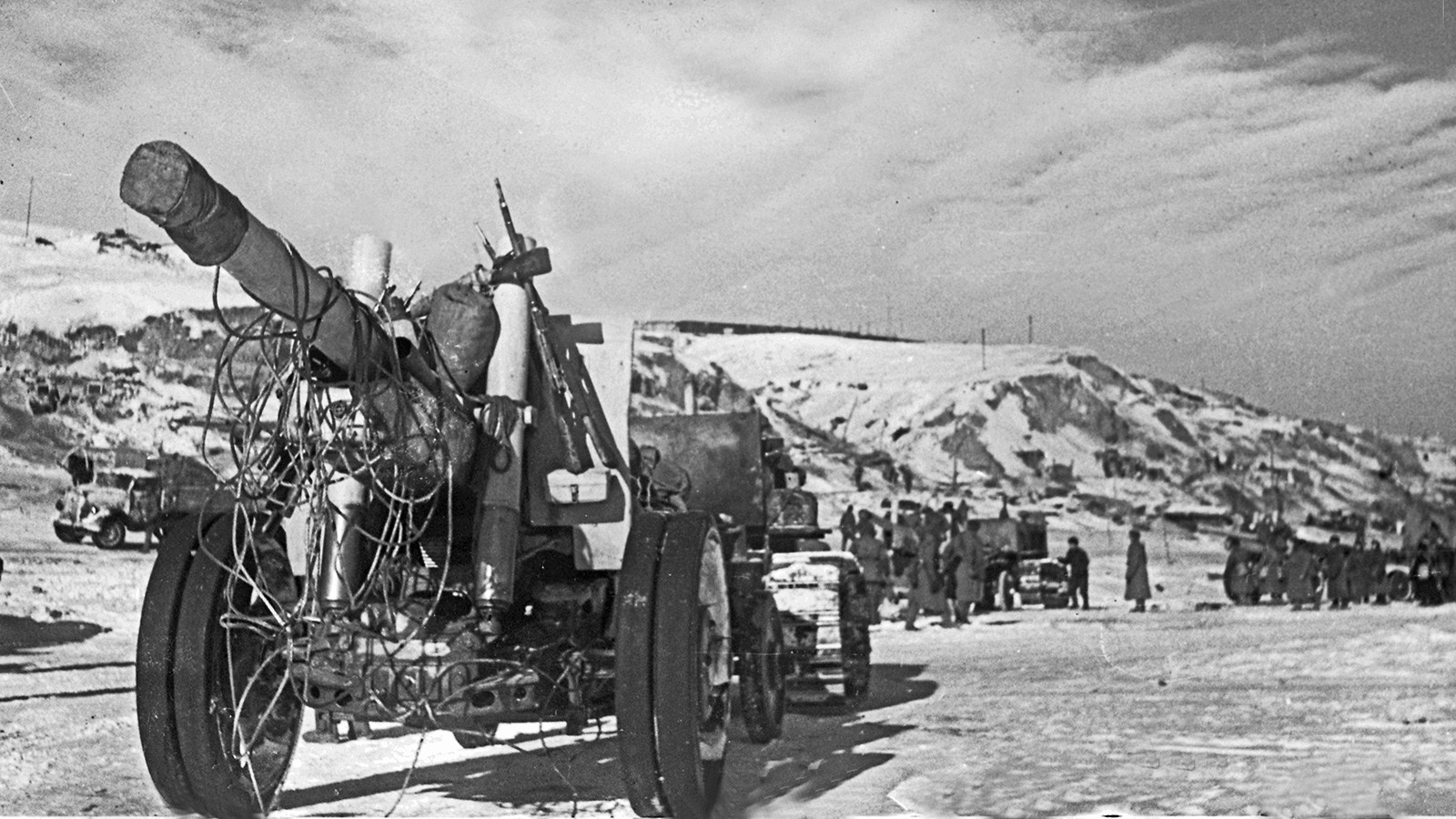 Relief at the location of a battery of Soviet howitzers. Photo: https://waralbum.ru