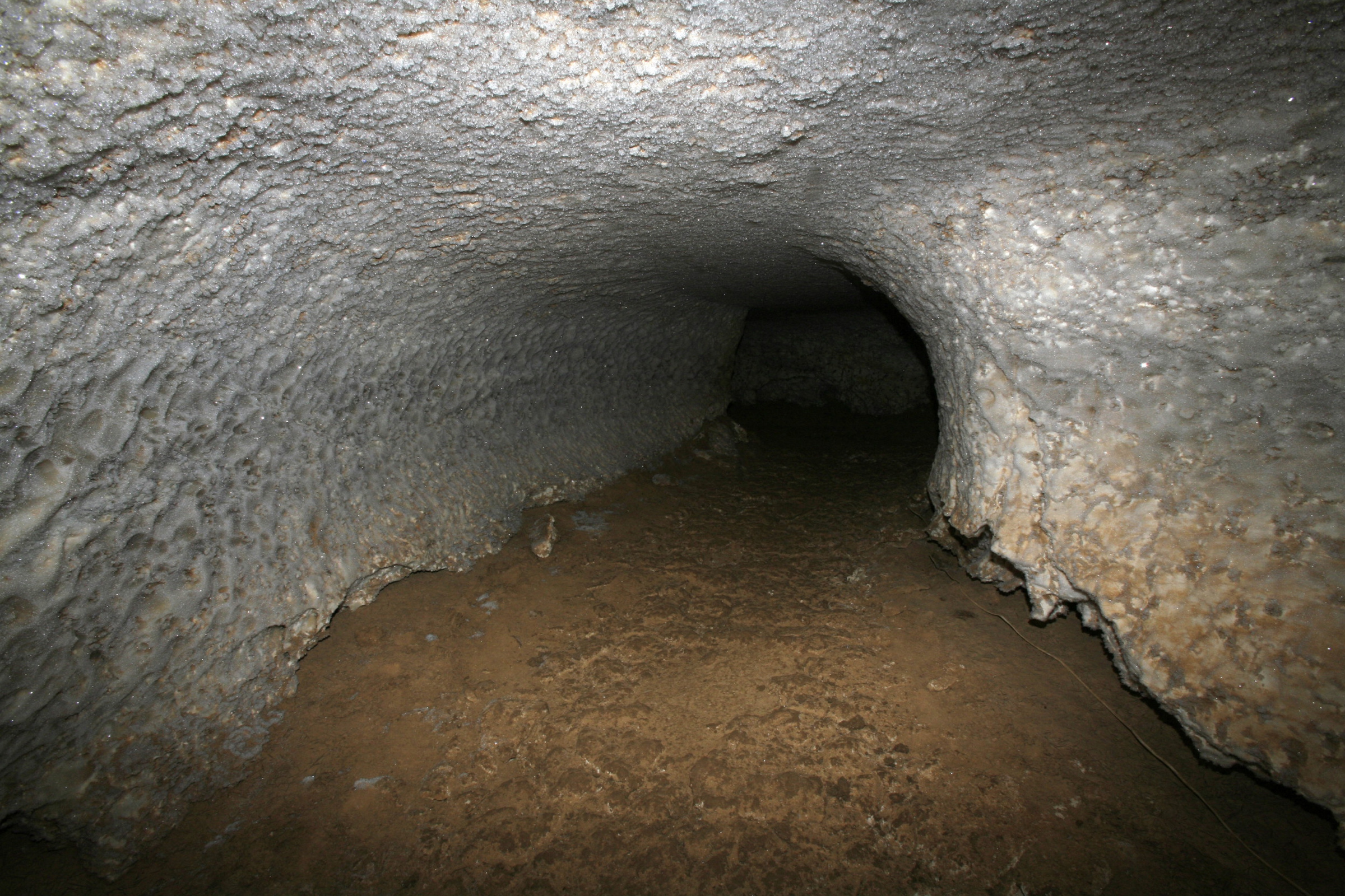 Пещера Голубинский провал. Фото: Владимир Горбатовский