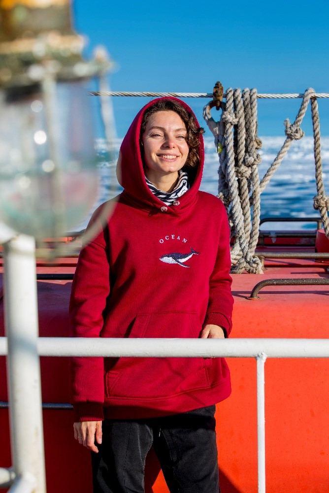 Степанова Наталья Борисовна, канд. физ.-мат. наук, океанолог, директор Координационного центра «Плавучий университет» на базе МФТИ, зам.зав. кафедрой термогидромеханики океана, с.н.с. ИО РАН. Создательница всероссийской научно-образовательной программы «Плавучий университет». Член рабочей группы ЮНЕСКО, руководитель научно-образовательных экспедиций в Арктику.