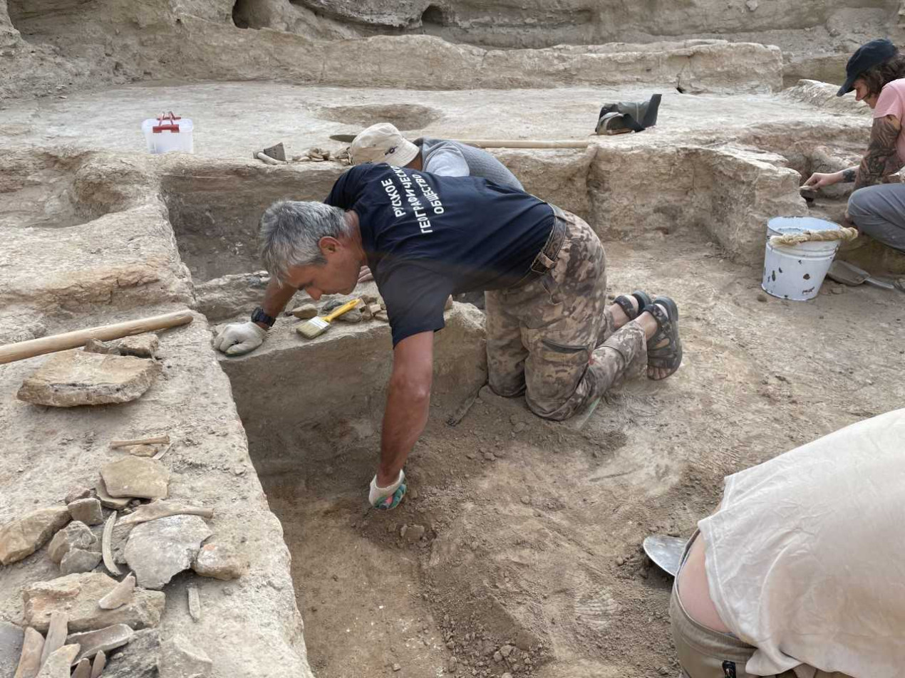 At the excavations. Photo: Complex Southern Turkmenistan Archaeological Expedition