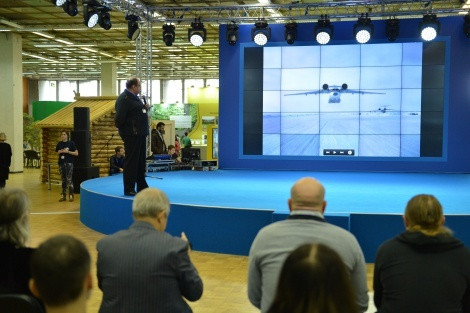 Alexander Orlov is telling about Arctic. Photo by Nikolay Razuvaev