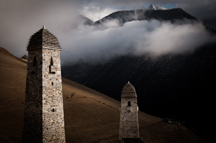Башни и горы. Фото: Заур Плиев, участник конкурса РГО 