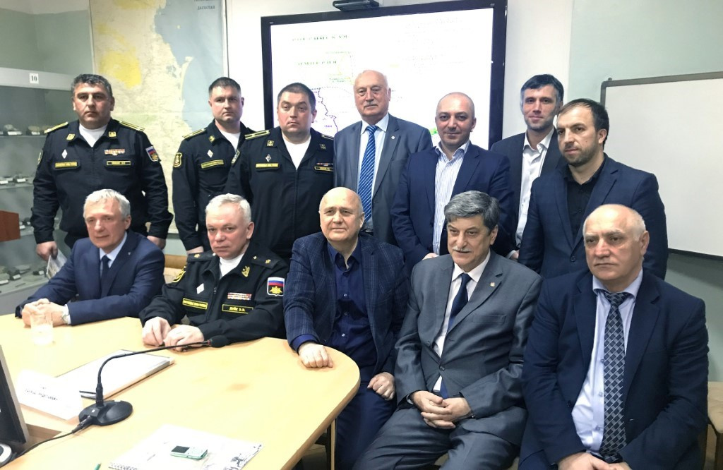 Снимок на память о встрече. Фото предоставлено Дагестанским отделением РГО. 