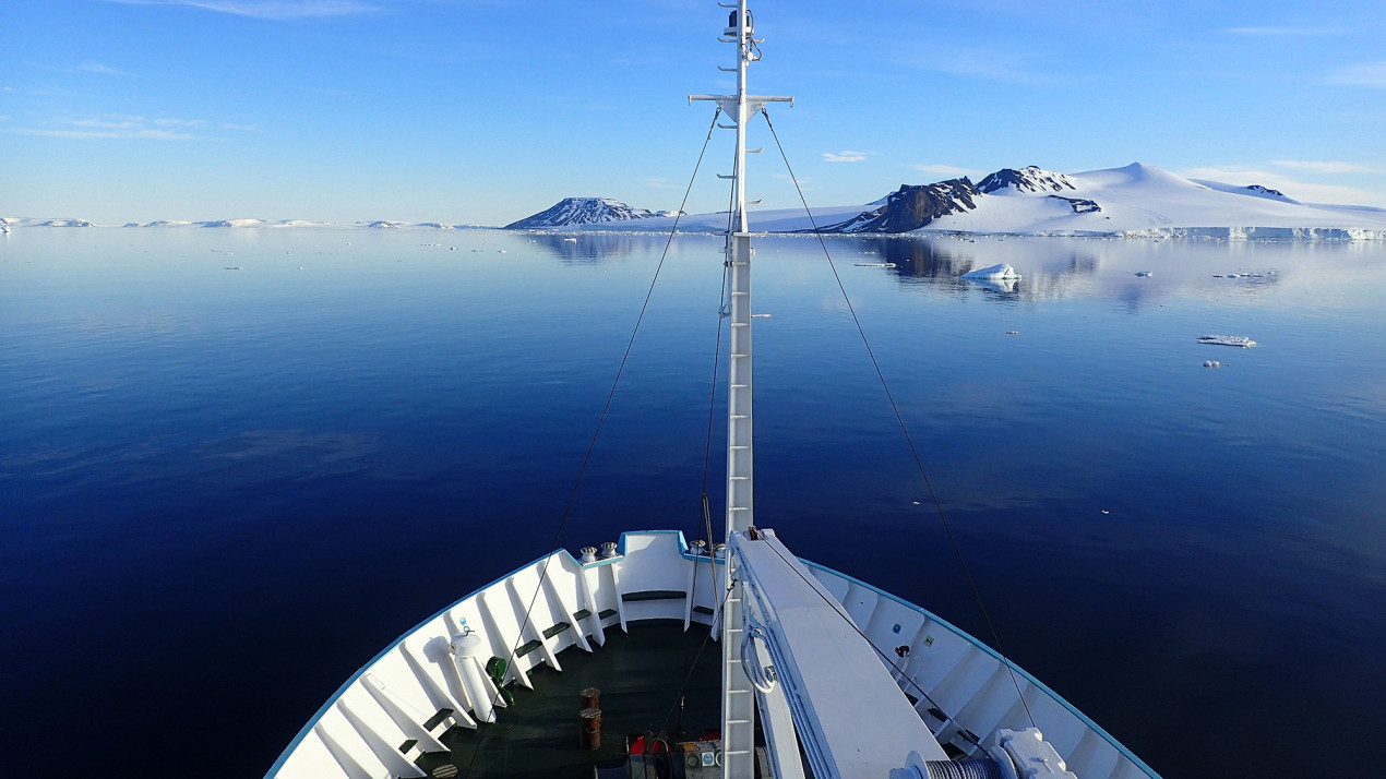 To new shores. Photo: Gelbmann Amélie Ève Cécile