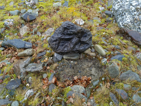 Странный камень. Фото участников экспедиции