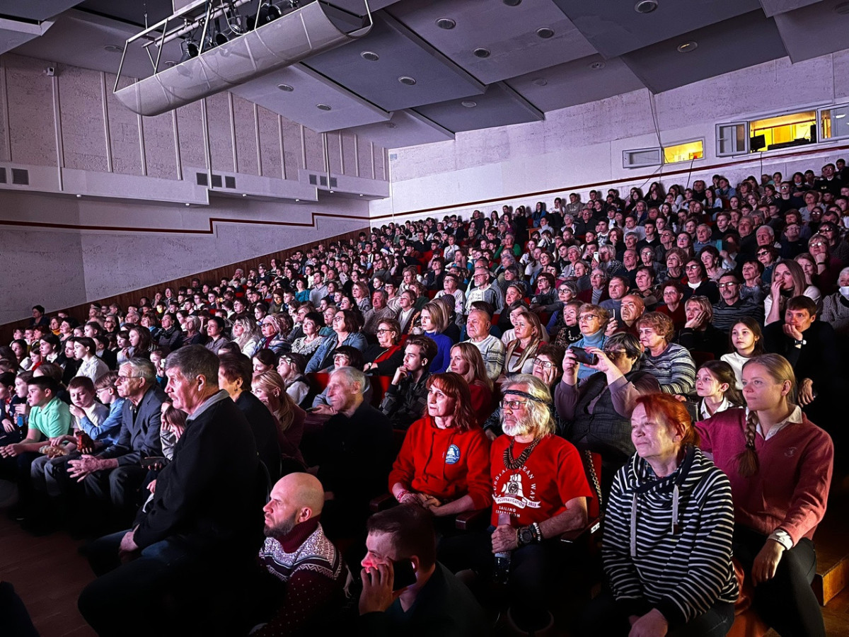 Yulia Kalyuzhnaya and Evgeny Kovalevsky at the special screening in Tomsk. Photo: expedition press service