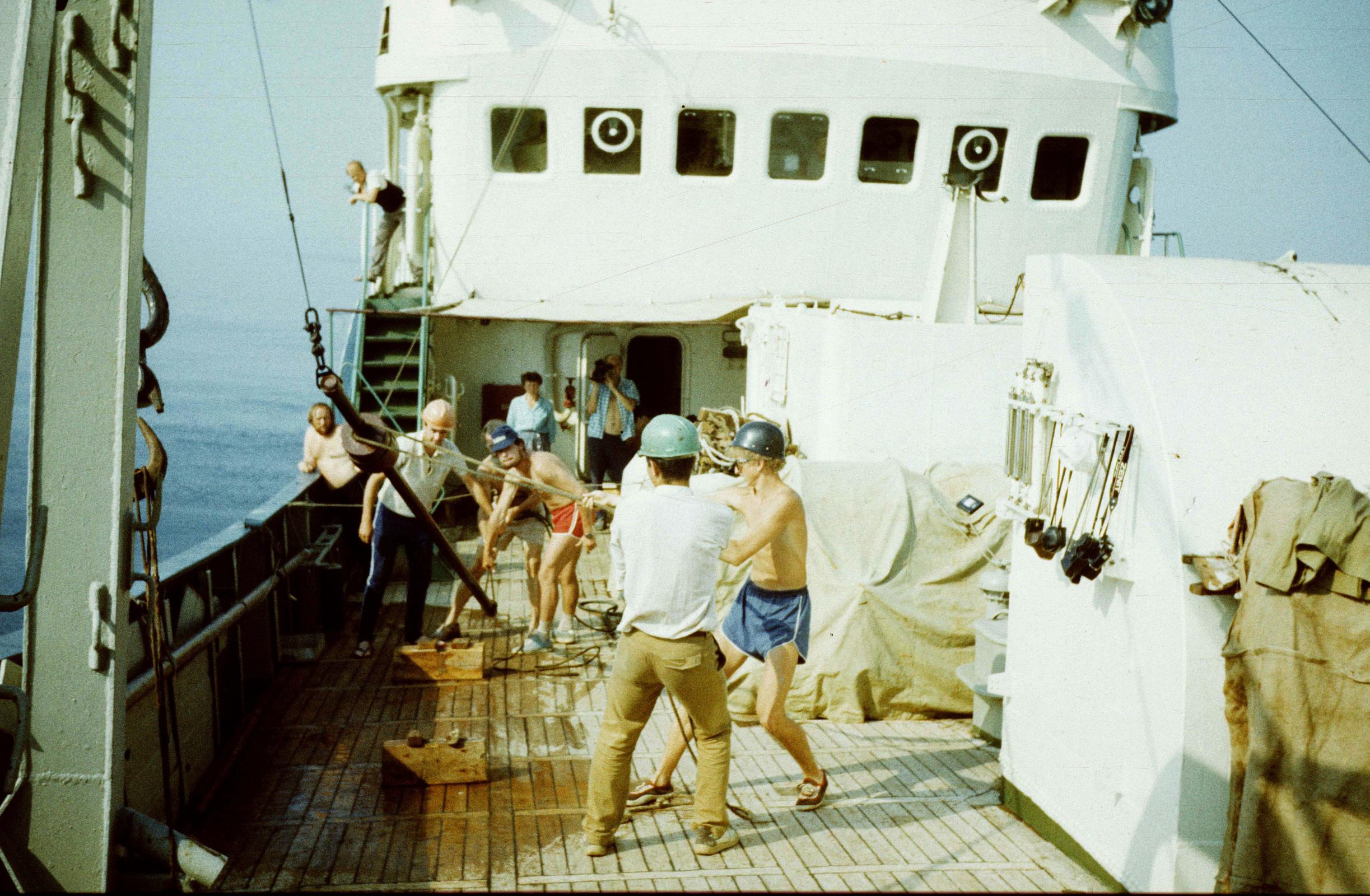 Студенты-геоморфологи на морской практике в Чёрном море. 1990 год. Фото: Евгений Ковалёв