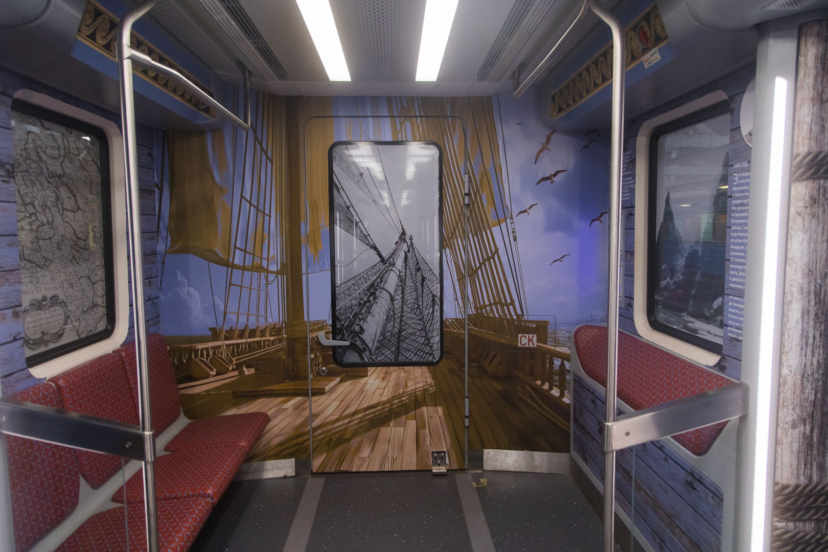 Юбилейный состав Петербургского метрополитена. Фото: Ольга Семенова / пресс-служба РГО