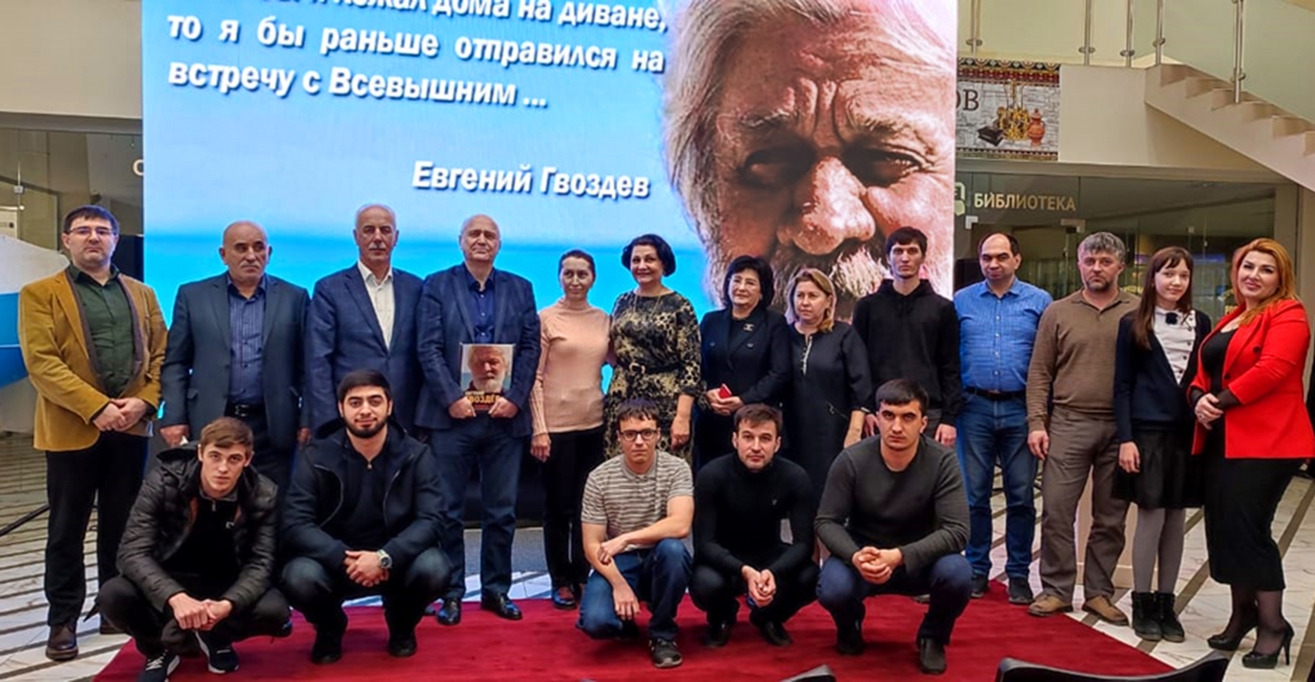 Организаторы и участники памятного мероприятия. Фото предоставлено Дагестанским отделением РГО