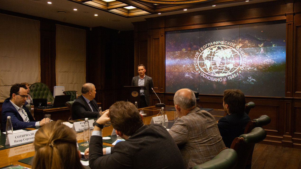 Выступление Дениса Шарыпина. Фото: Анна Юргенсон/пресс-служба РГО