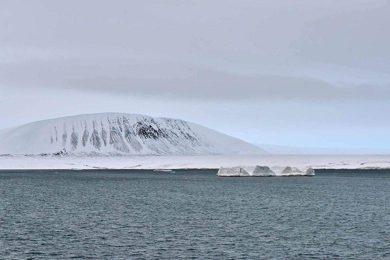 Остров Комсомолец, самый северный из архипелага. Фото: wikipedia.org