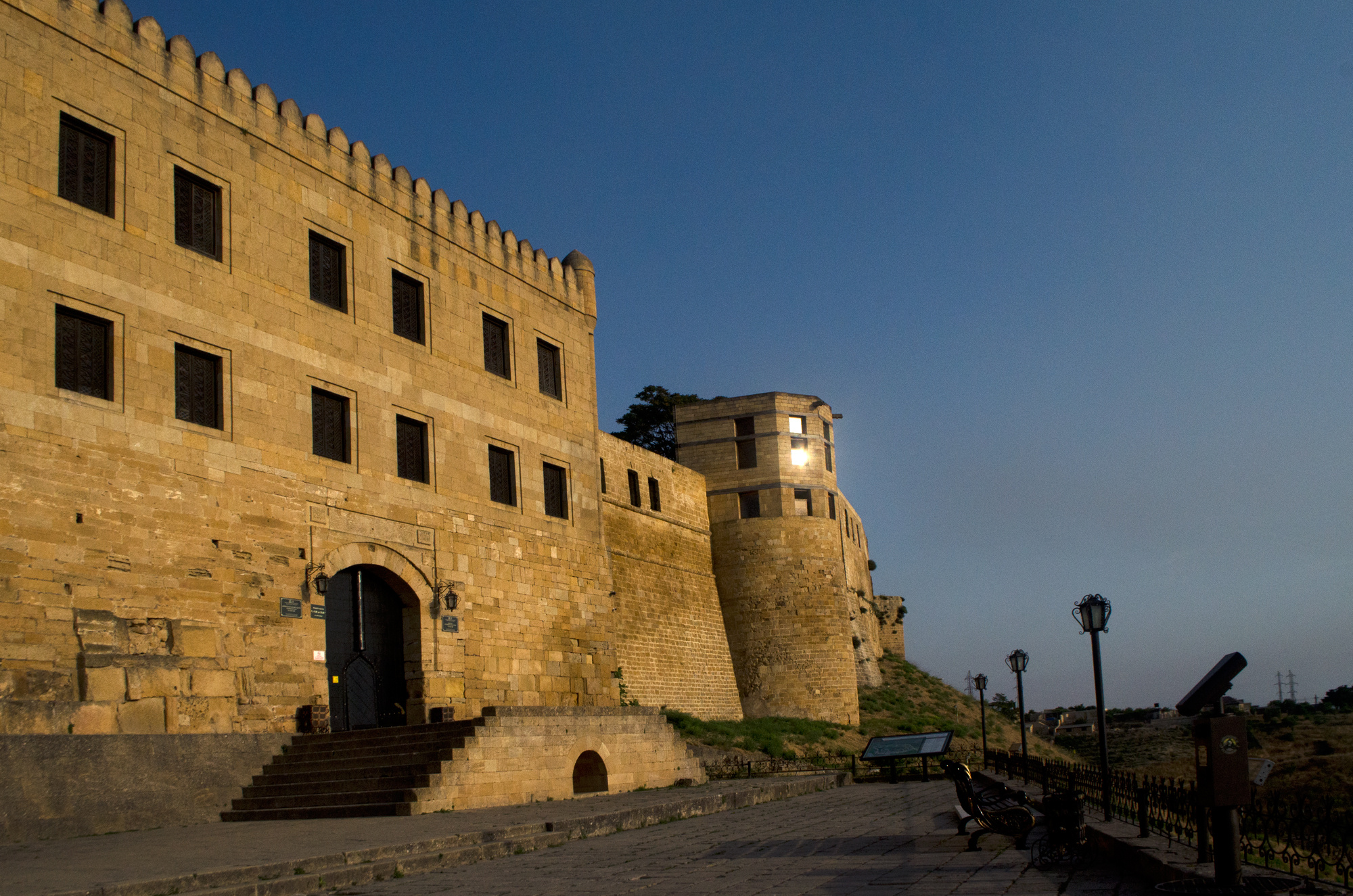 Дербентская крепость мало изменилась со времён путешествия Берёзнина. Фото: Ольга Ладыгина