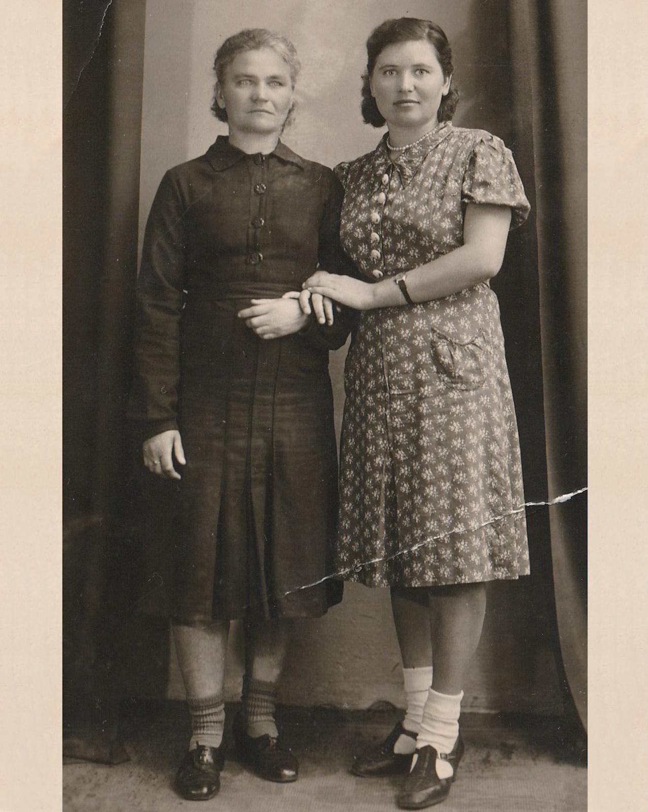 Ольга Наумова Мария Князева (справа), октябрь 1943 г., Австрия. Фото предоставлено Анатолием Пасиком