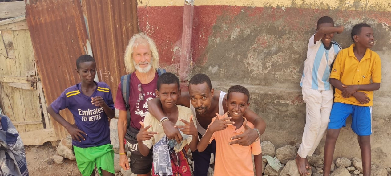 With the locals. Photos of the expedition participants