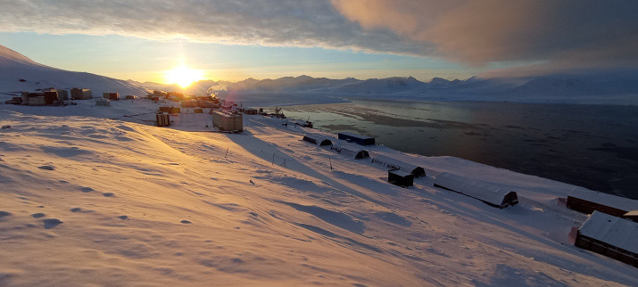 Barentsburg in the sunlight. Photo by Stanislav Schubert