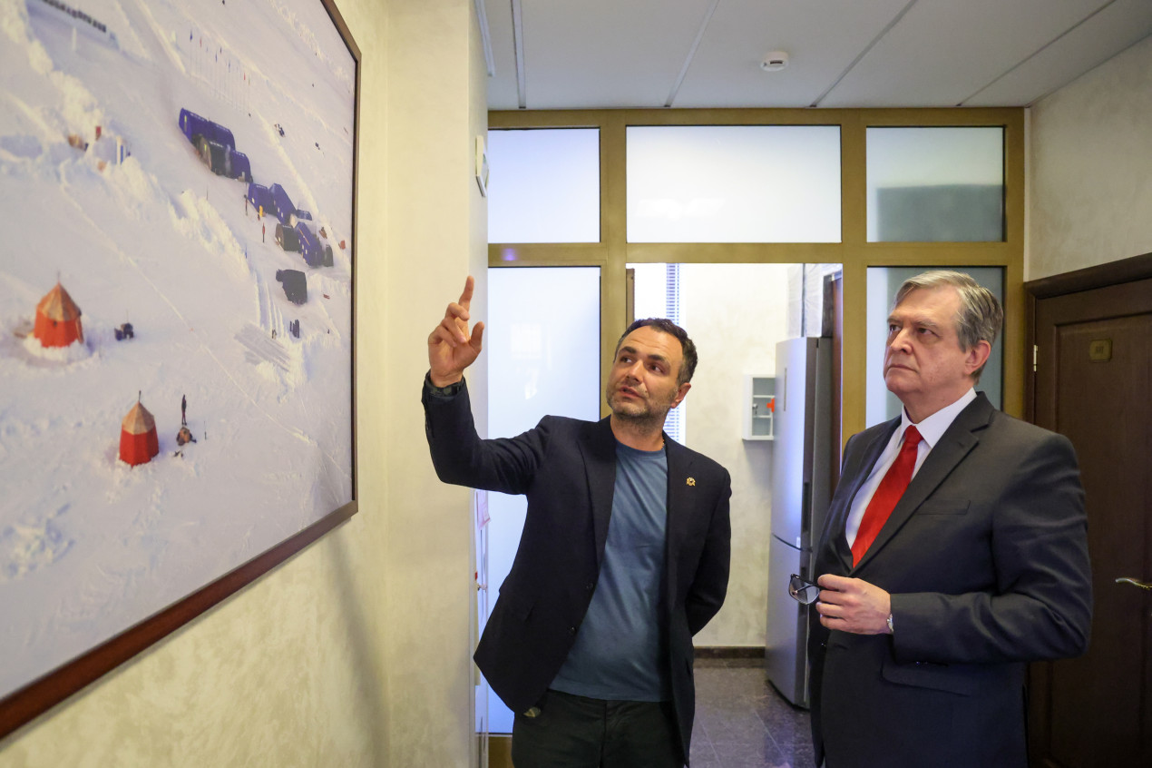 First Vice-President, Executive Director of the RGS Artyom Manukyan and Ambassador of Peru Manuel Augusto de Cossío Klüver. Photo: Evgeny Messman