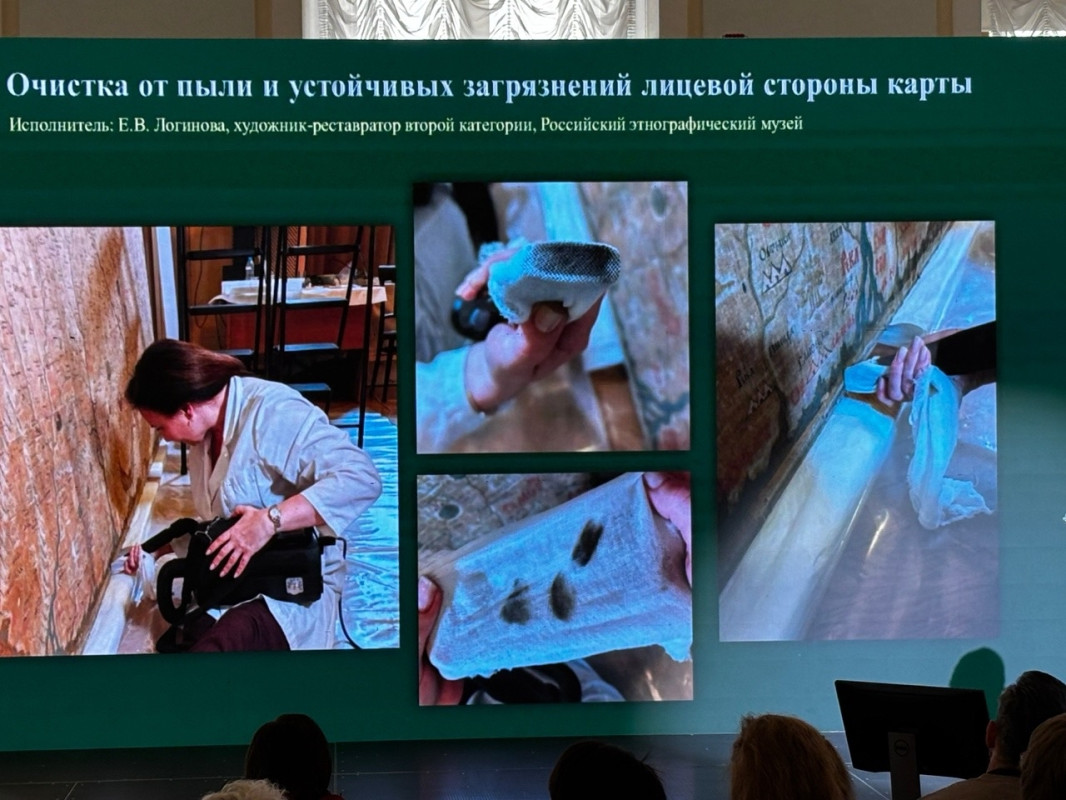 О процессе реставрации рассказывает заведующая Лабораторией научной реставрации восточной живописи Государственного Эрмитажа Елена Шишкова. Фото - Вера Ковалевская. 