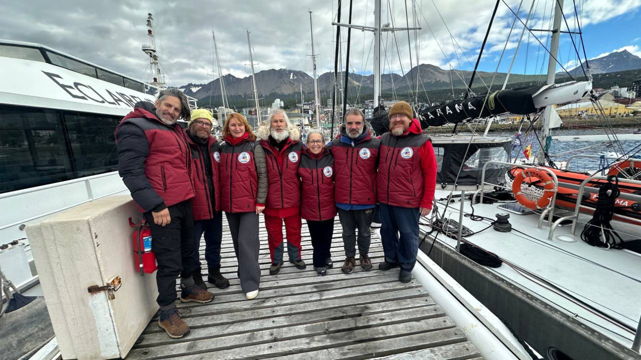 The crew of the ship in the city of Ushuaia. Photo provided by the expedition members