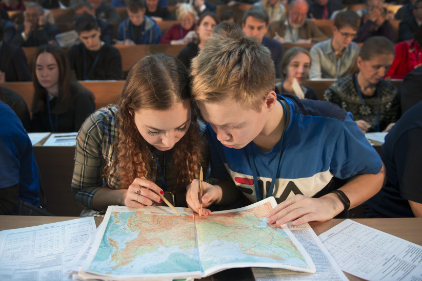 Work has begun on the creation of a new school geography textbook. Photo: Nikolai Razuvaev